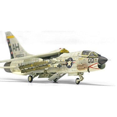 Academy 12521 1/72 USN F-8E VF-162